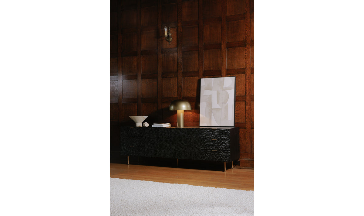 Priya Credenza