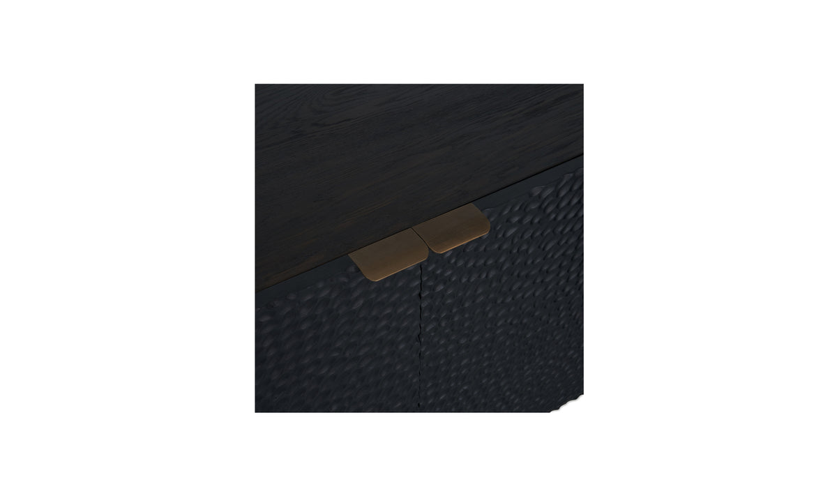 Priya Credenza