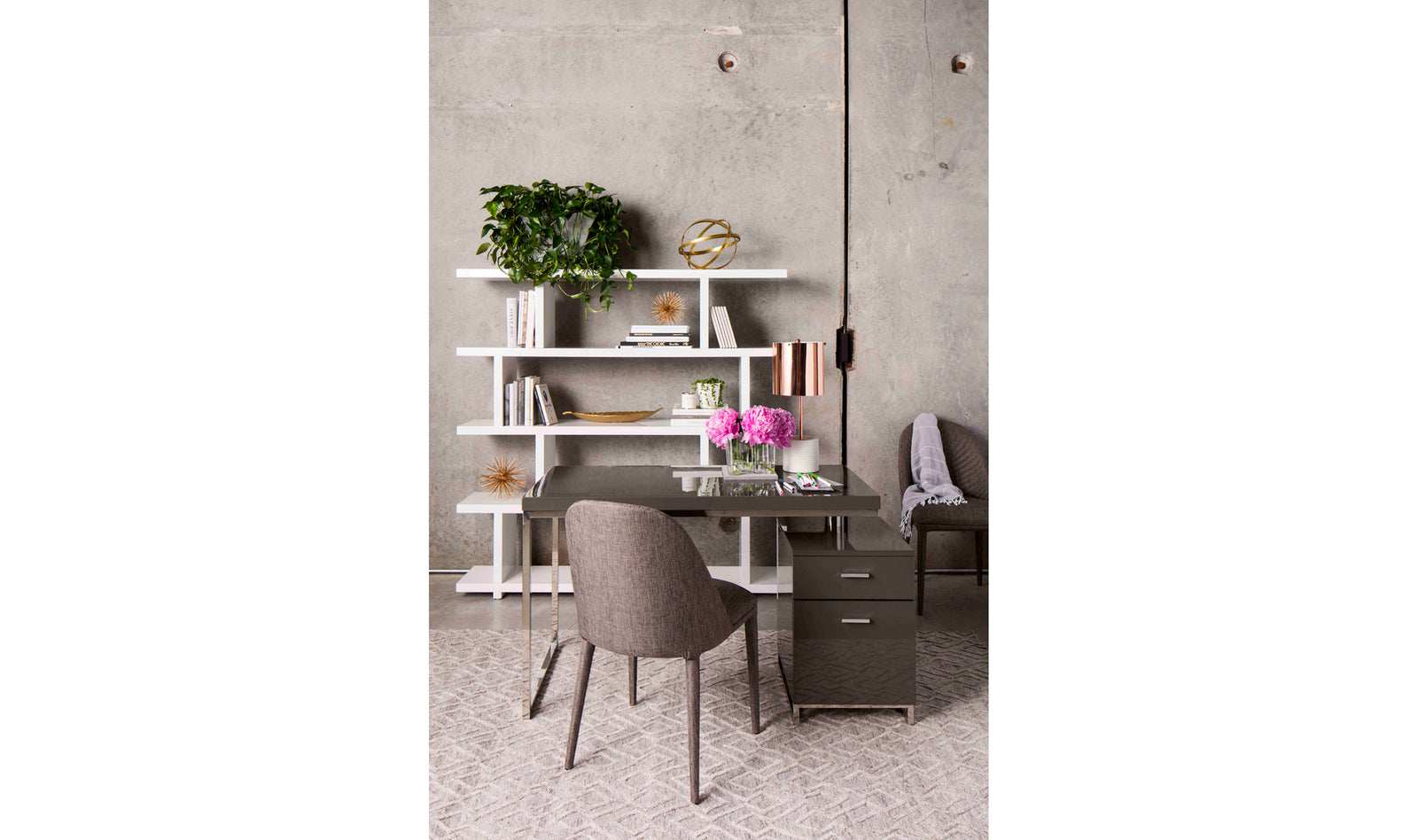 Andaz Bookshelf