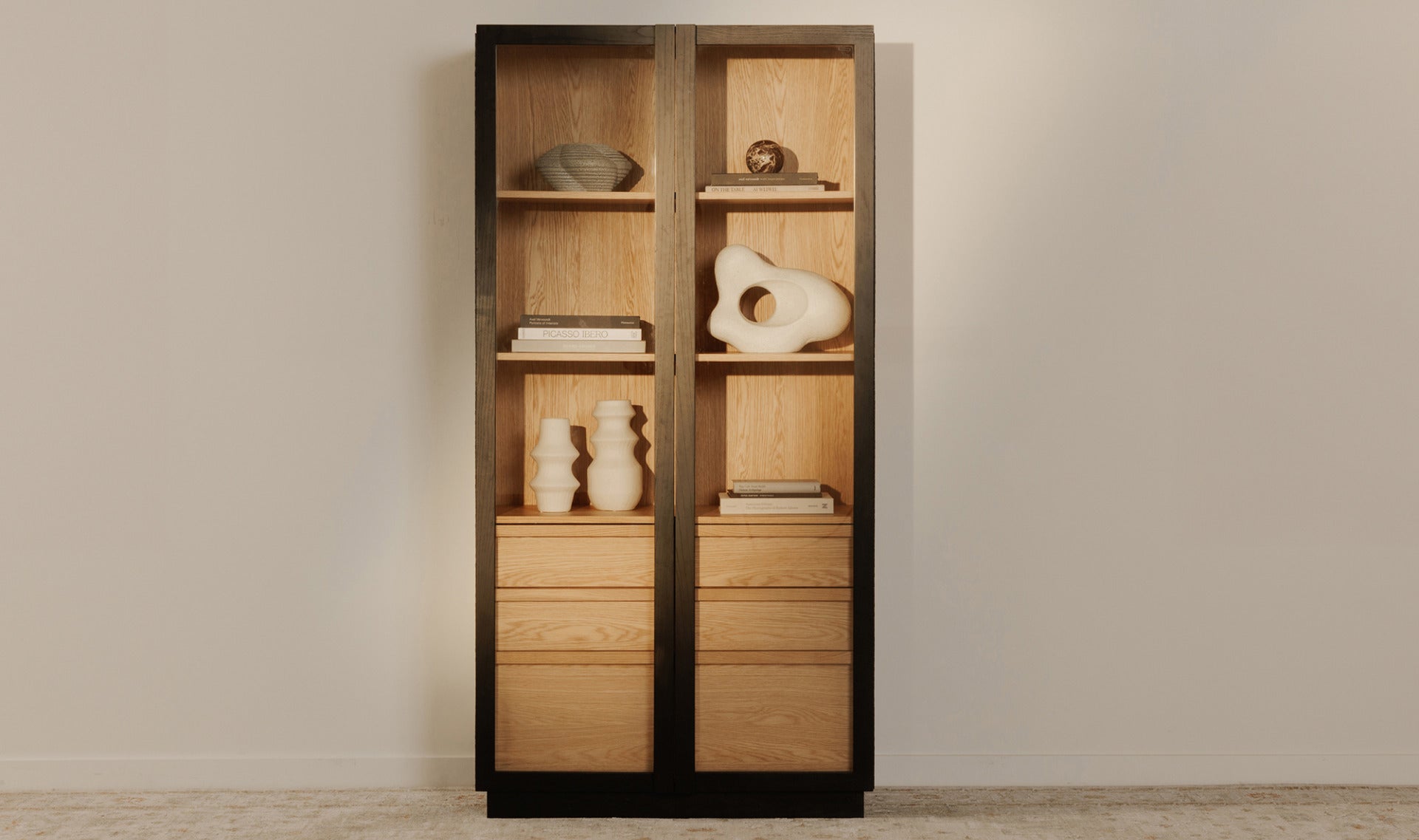 Nero Cabinet
